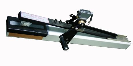 To determine colour fastness of textile to dry or wet rubbing, fitted with hand crank/counter.